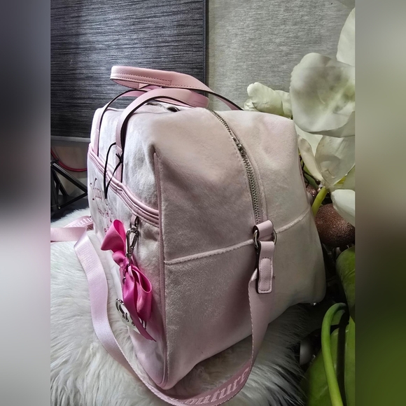 Juicy Couture Pink Duffel Bag, LED Vanity Mirror, And Juicy Coture Lipgloss  👑 - Picture 5 of 12